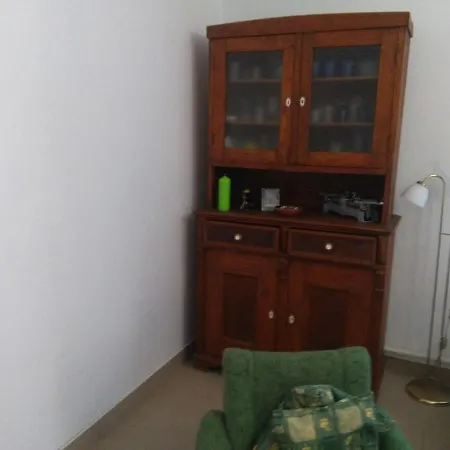 Balatoni Nyaralo Kerttel Es Udvarral *